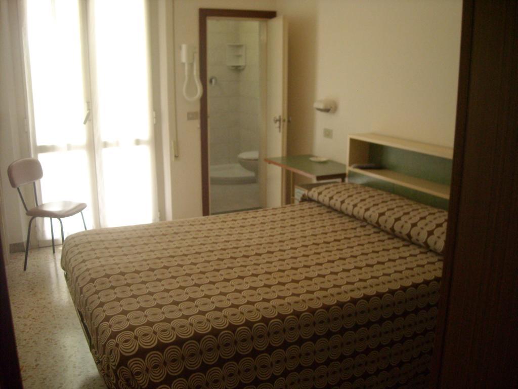 Albergo Da Siro Misano Adriatico Kamer foto