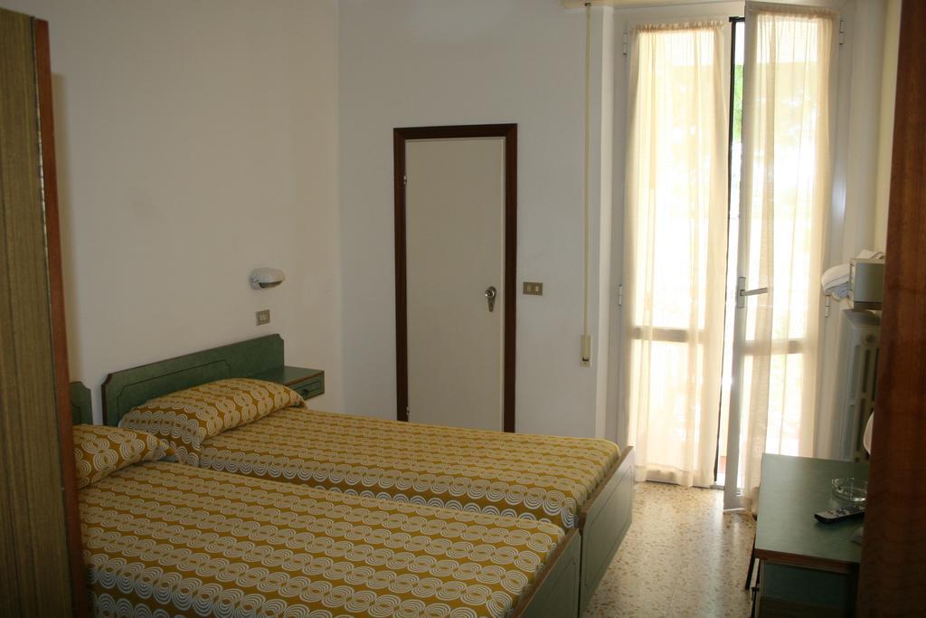 Albergo Da Siro Misano Adriatico Kamer foto