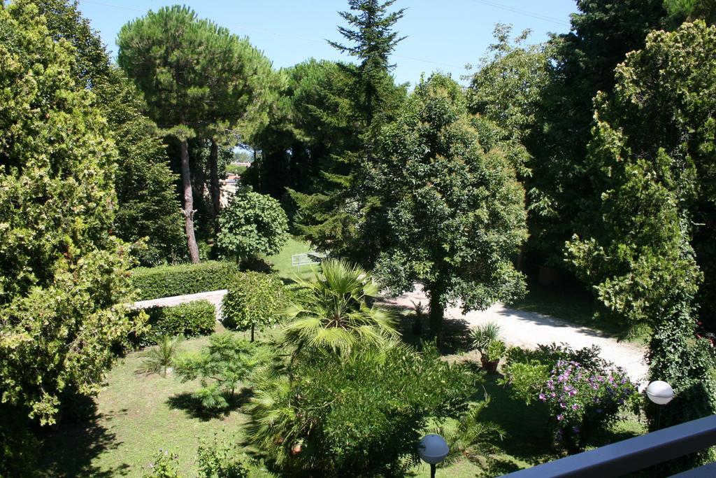 Albergo Da Siro Misano Adriatico Buitenkant foto