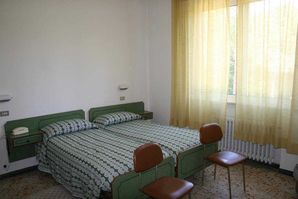 Albergo Da Siro Misano Adriatico Kamer foto