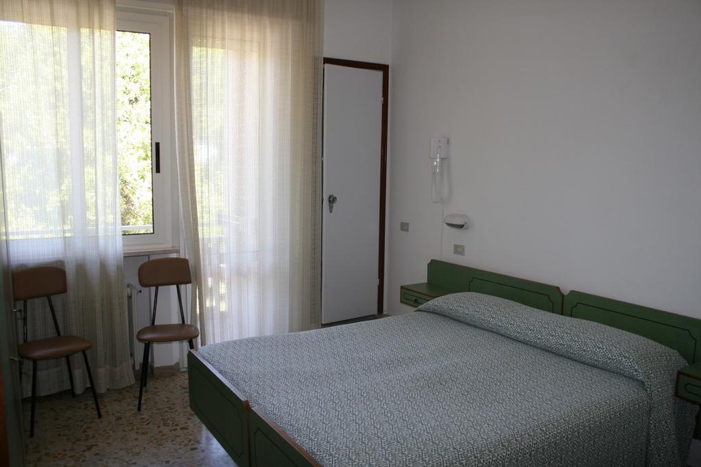 Albergo Da Siro Misano Adriatico Kamer foto